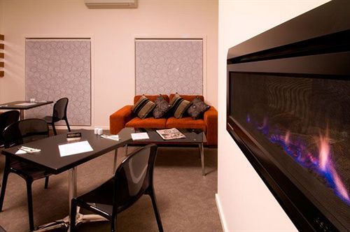 Views Motor 4* Warragul
