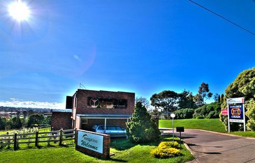 Views Motor Motel 4*